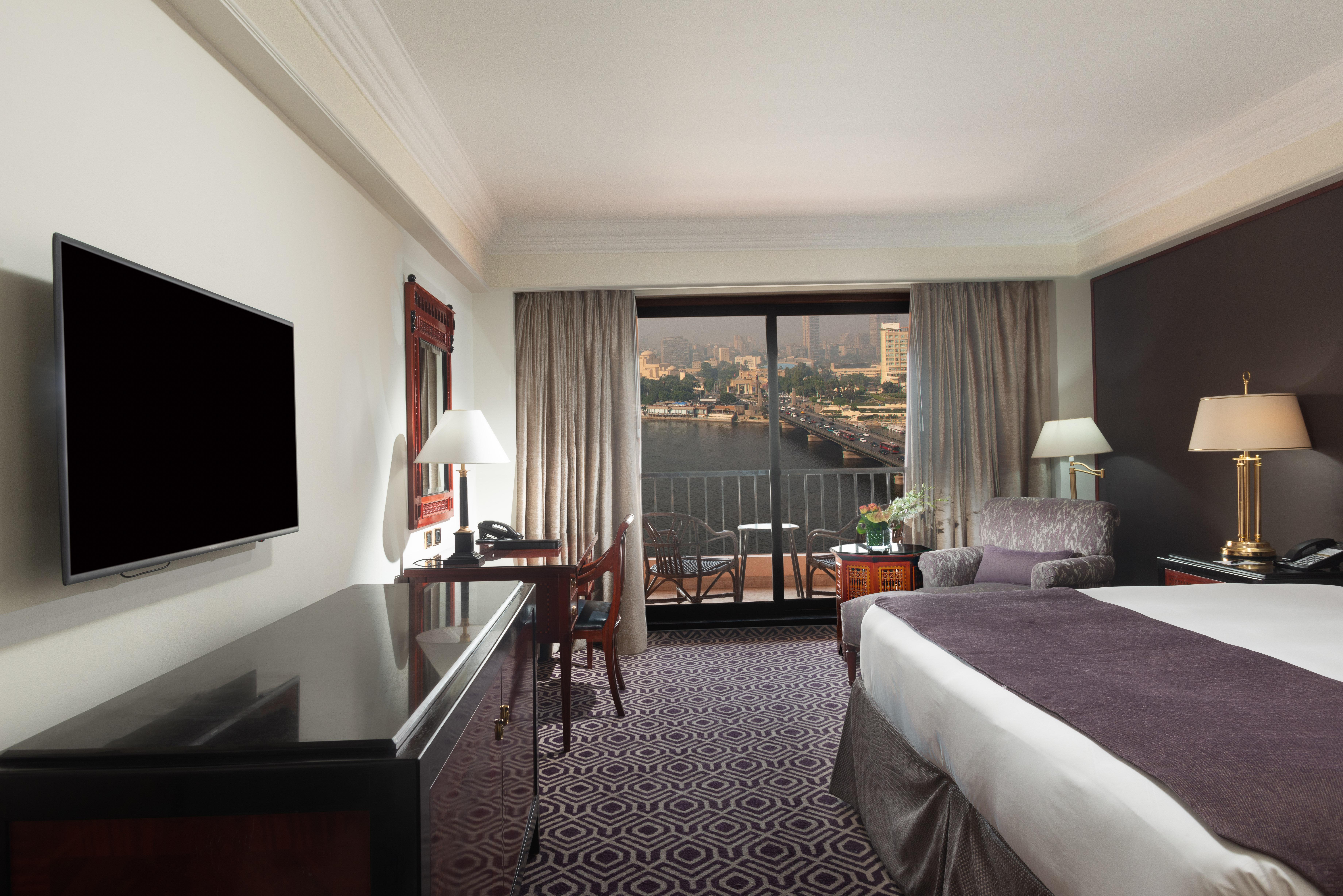 开罗塞米勒米斯洲际酒店 外观 照片 A guest room at the Four Seasons Hotel