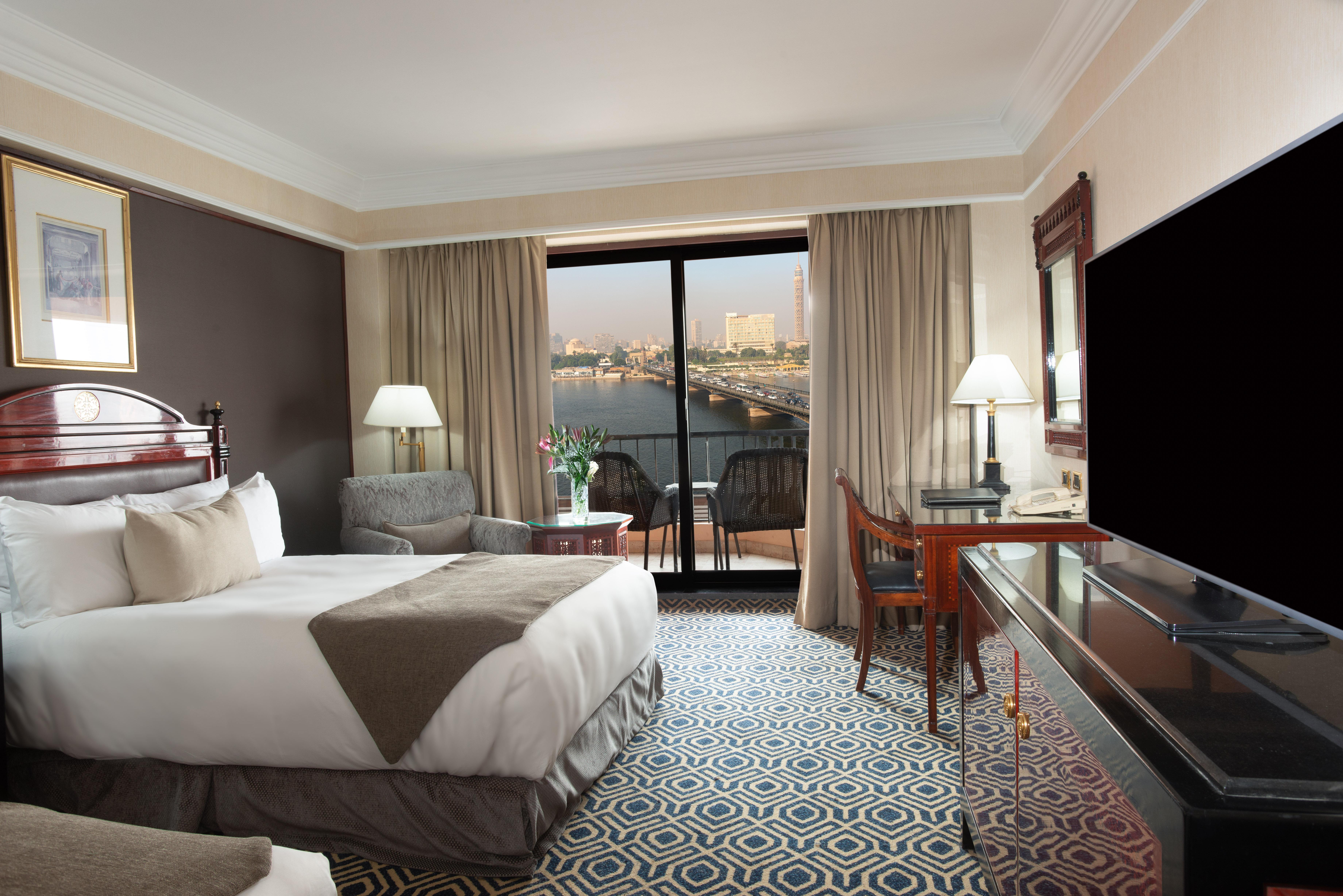 开罗塞米勒米斯洲际酒店 外观 照片 A guest room at the Four Seasons Hotel, Cairo