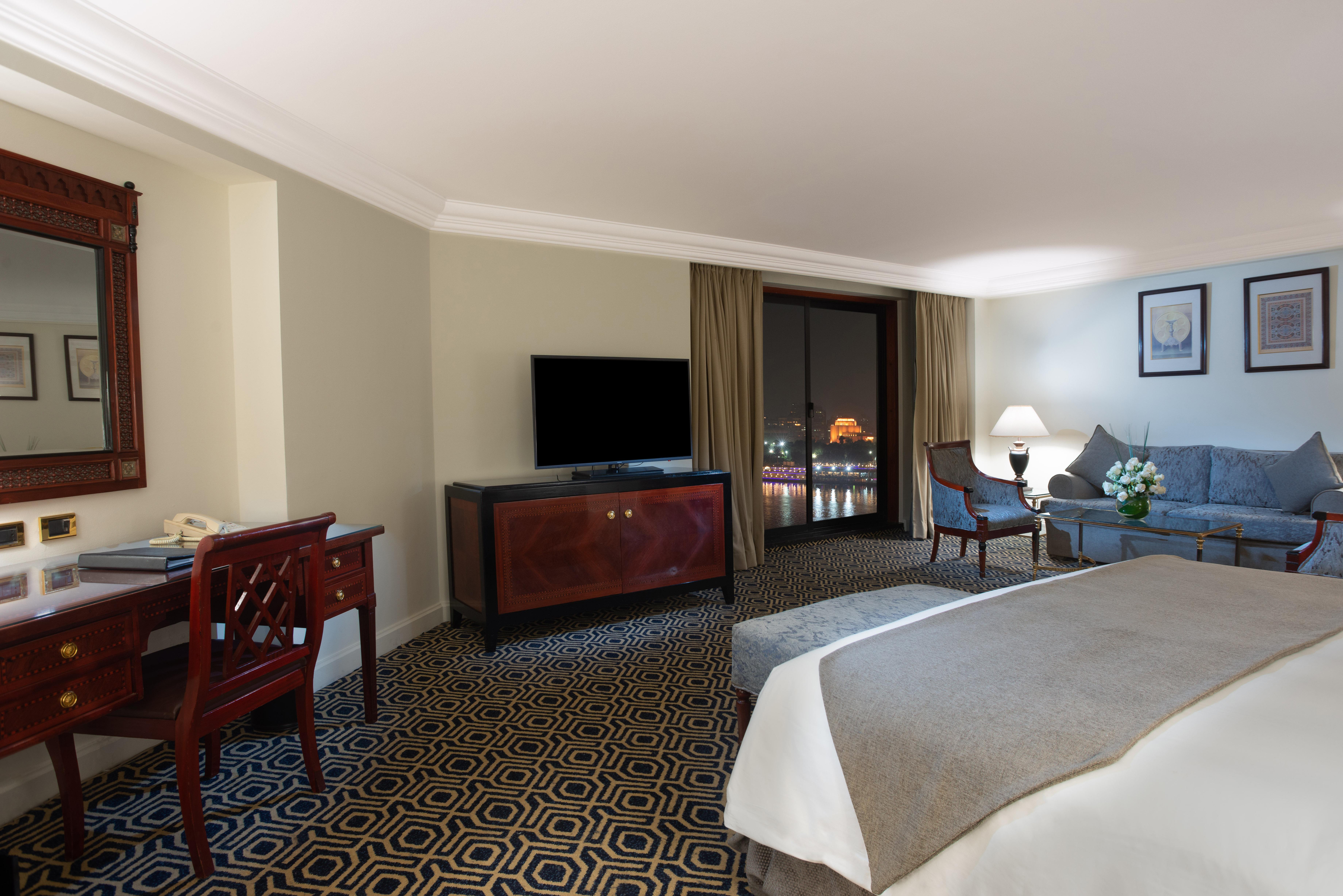 开罗塞米勒米斯洲际酒店 外观 照片 A room at the Four Seasons Hotel