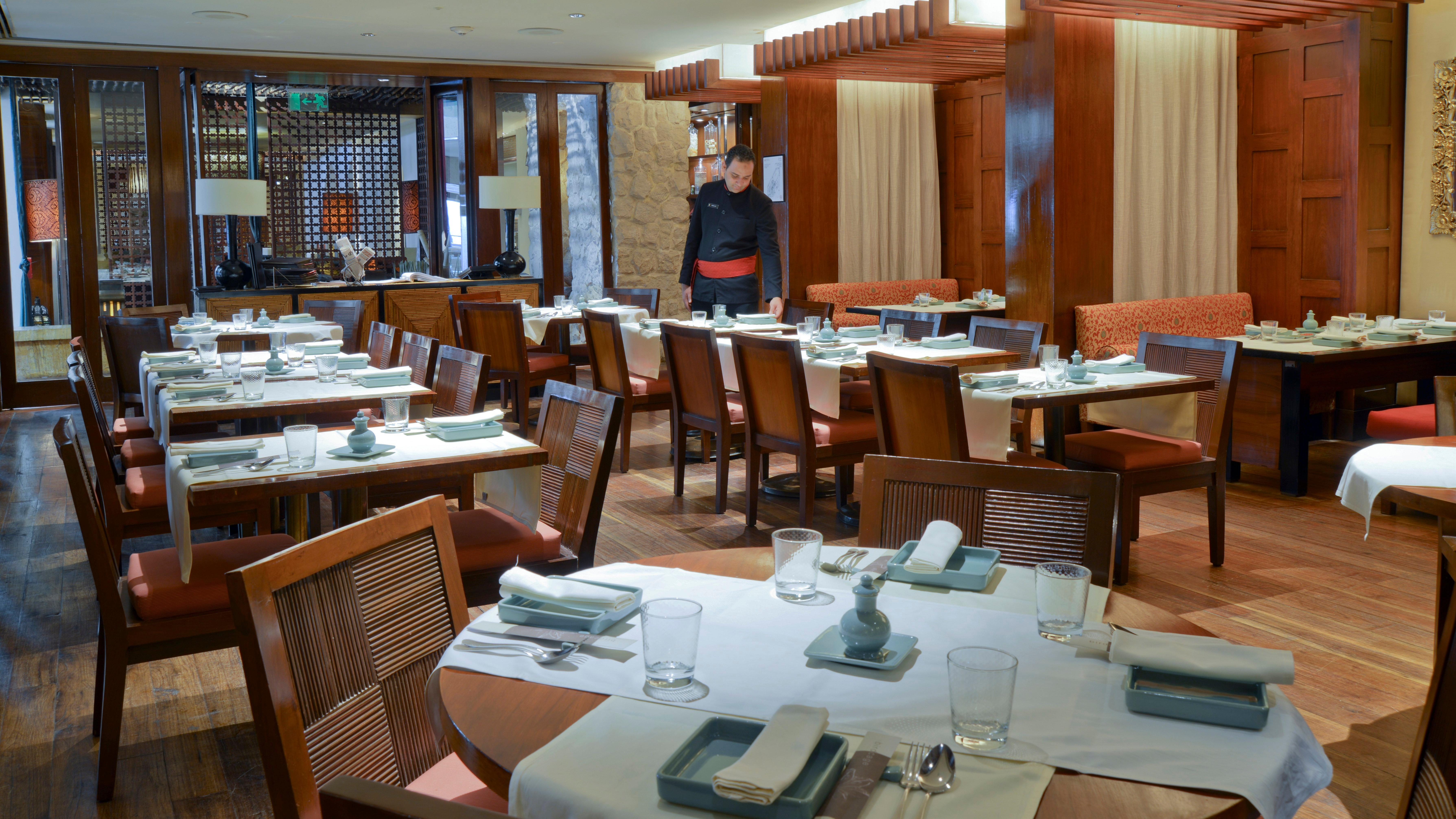 开罗塞米勒米斯洲际酒店 外观 照片 A restaurant in a hotel