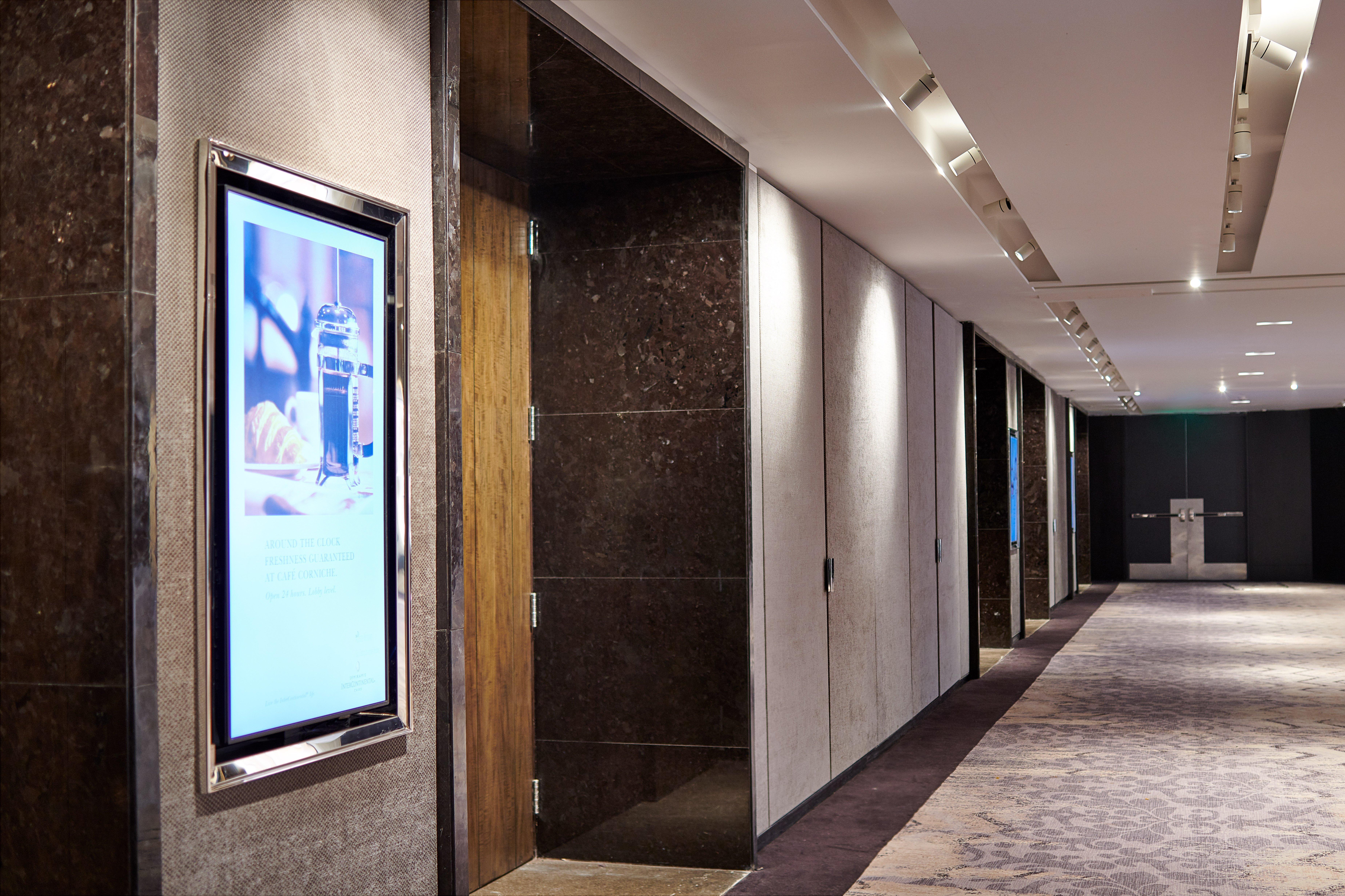 开罗塞米勒米斯洲际酒店 外观 照片 Digital signage in a hotel
