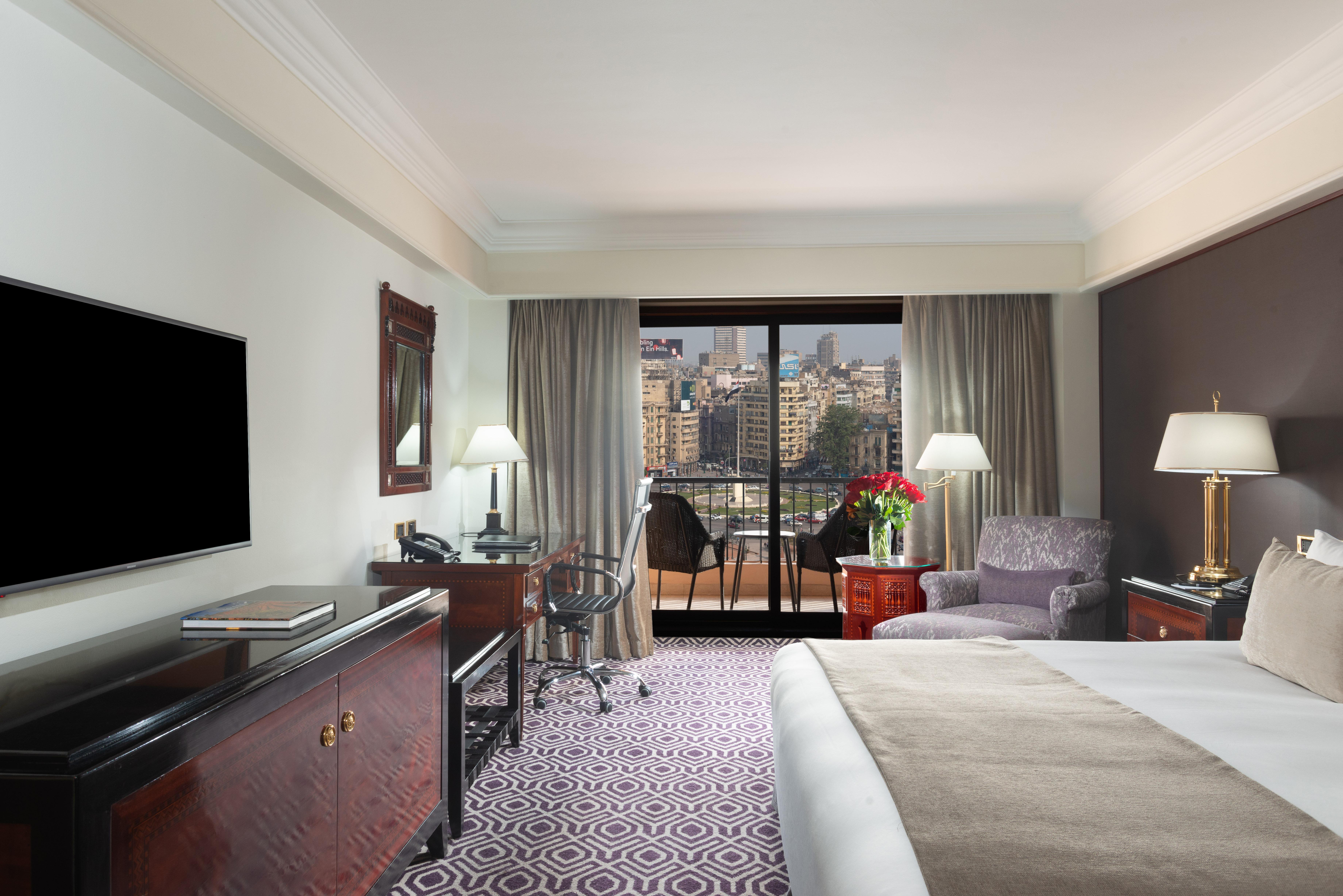开罗塞米勒米斯洲际酒店 外观 照片 A room at the Four Seasons Hotel Cairo at Nile Plaza