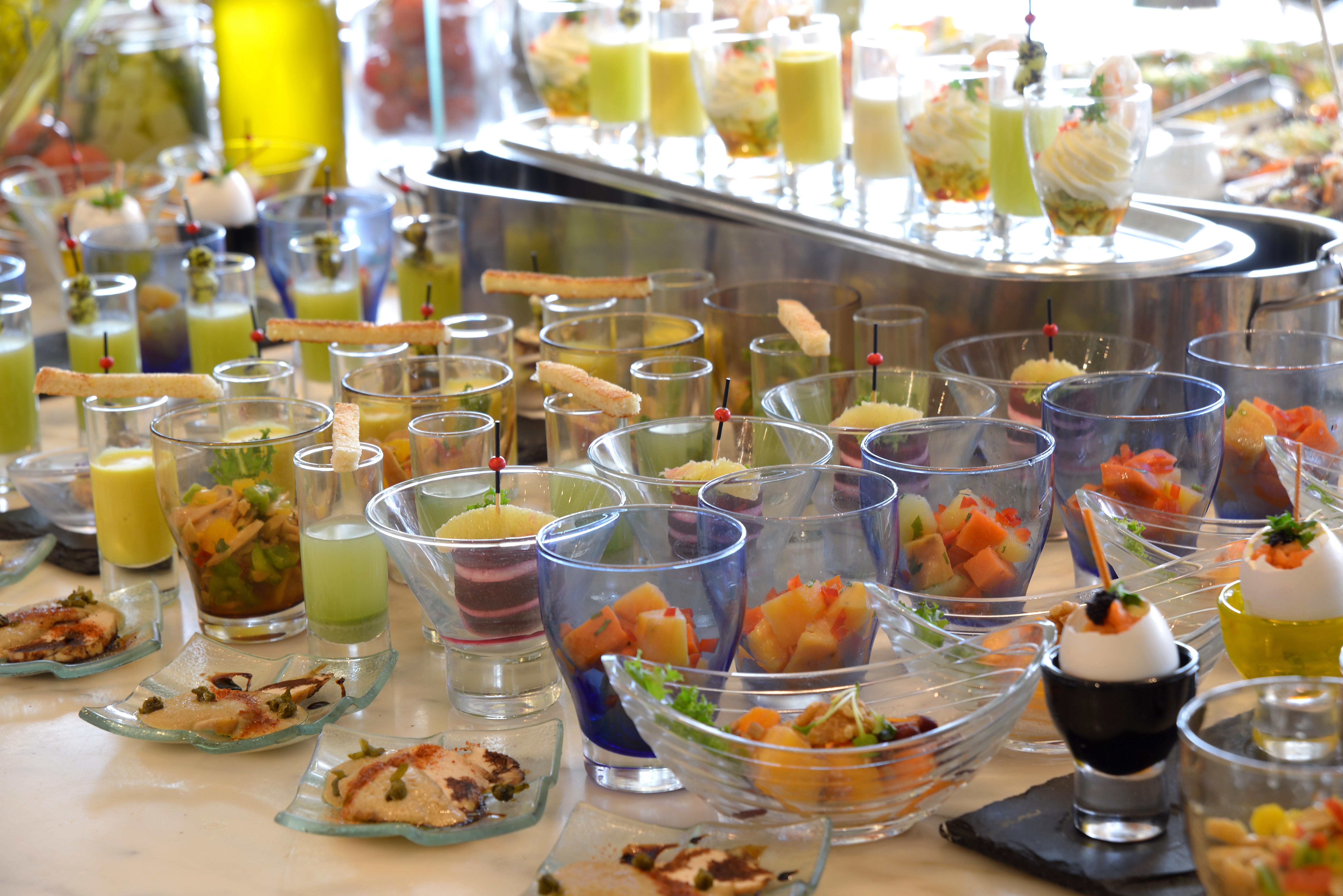 开罗塞米勒米斯洲际酒店 外观 照片 A selection of canapés