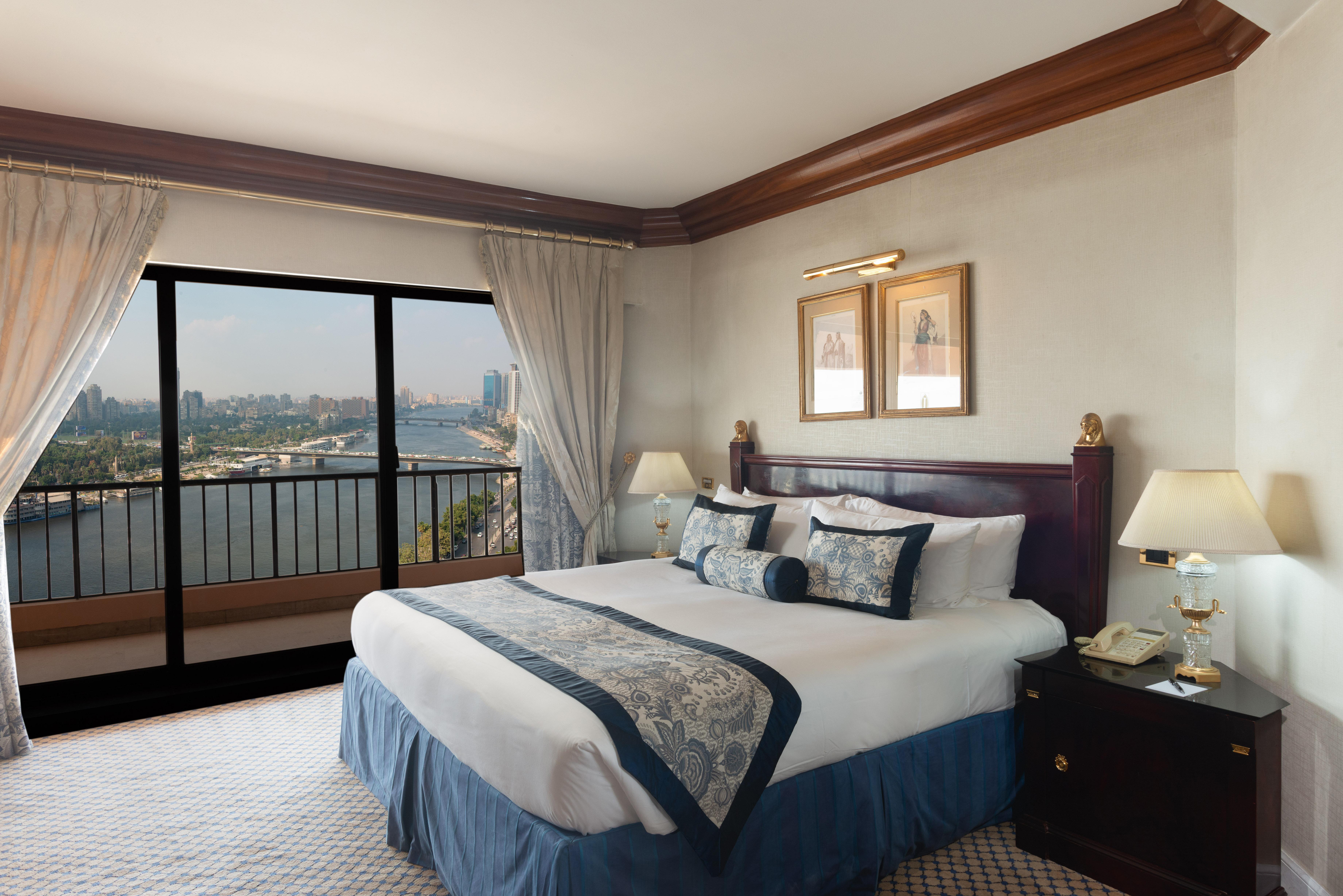 开罗塞米勒米斯洲际酒店 外观 照片 A bedroom at the Four Seasons Hotel, Cairo