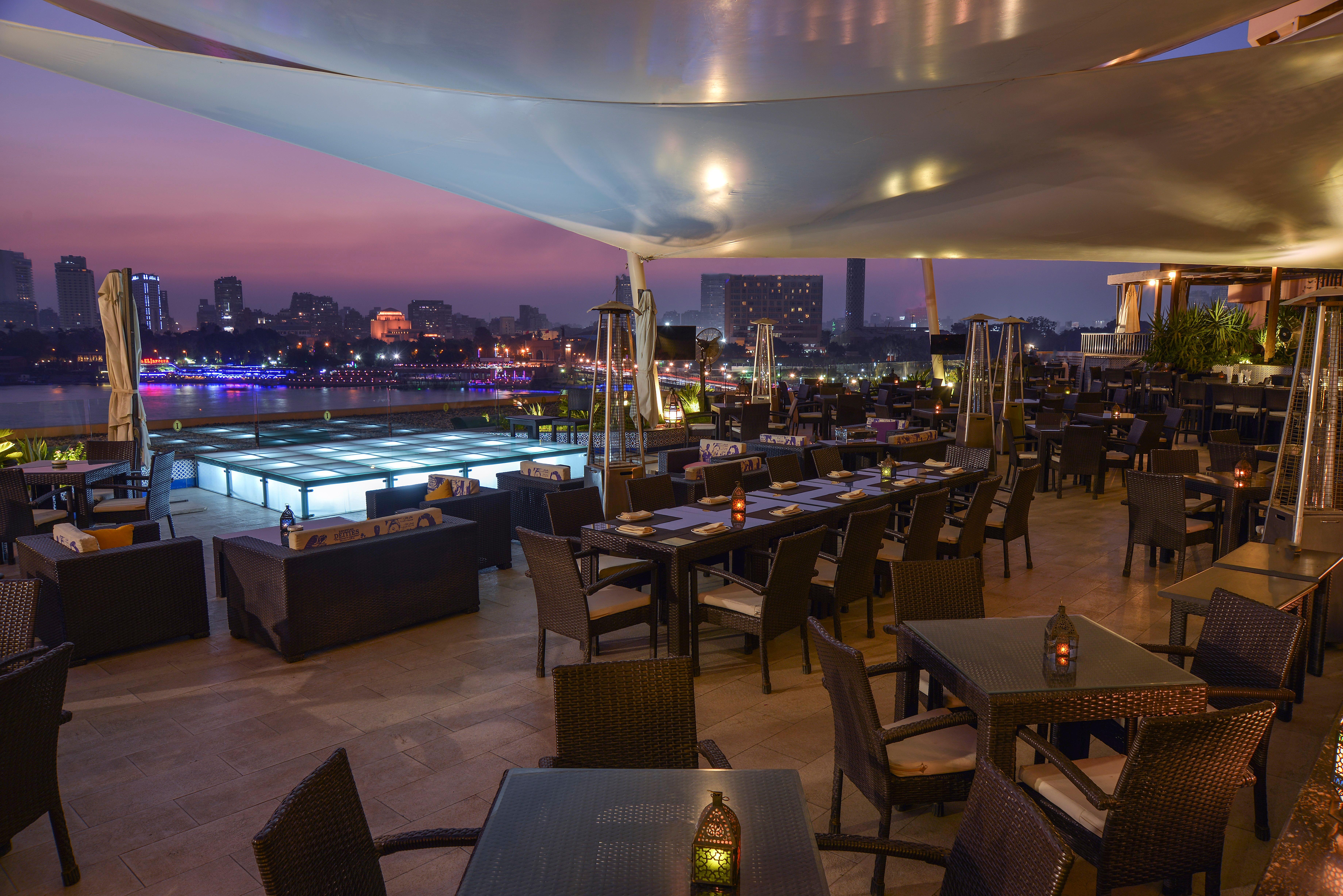 开罗塞米勒米斯洲际酒店 外观 照片 The view from the rooftop bar