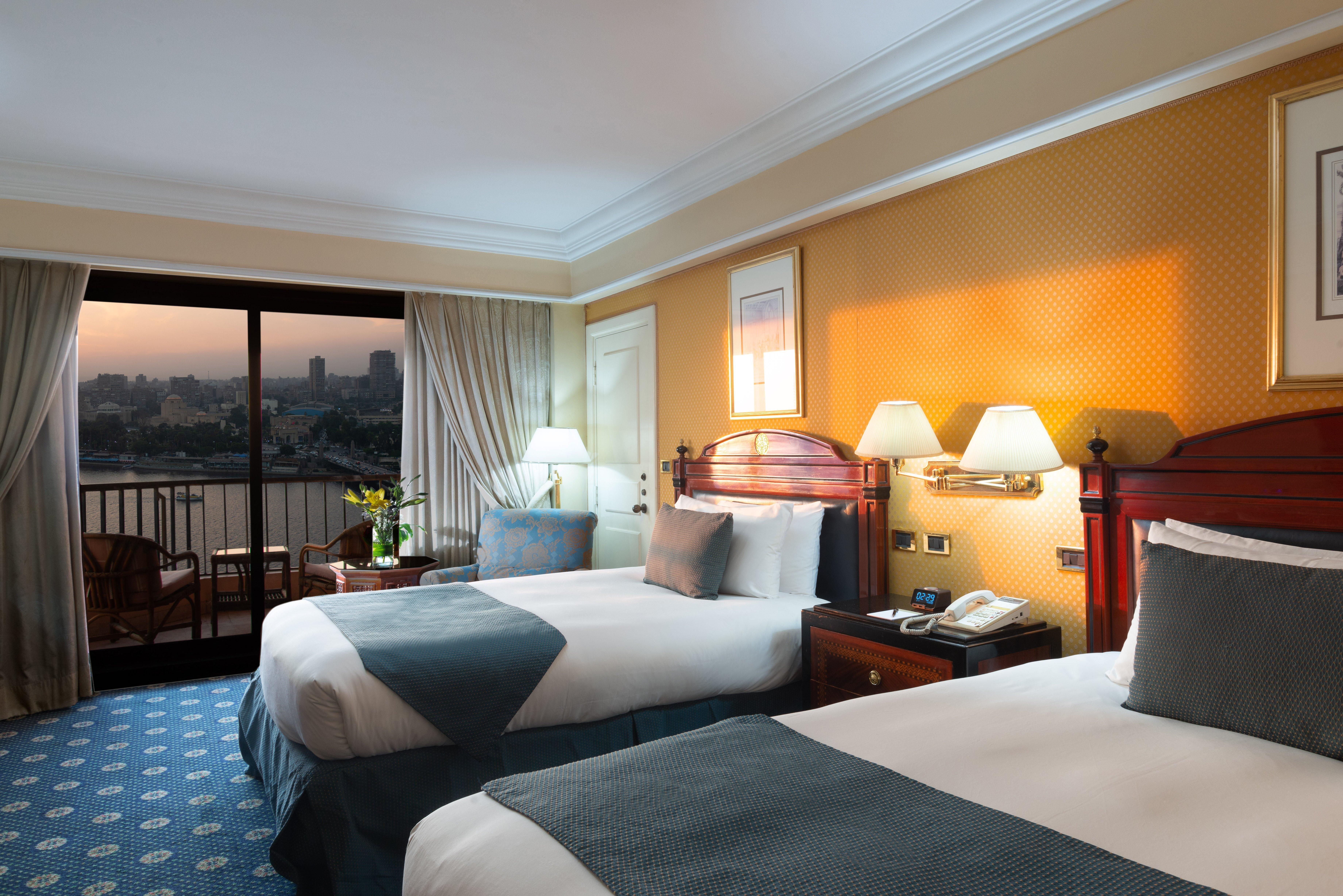 开罗塞米勒米斯洲际酒店 外观 照片 A room at the Nile Ritz-Carlton