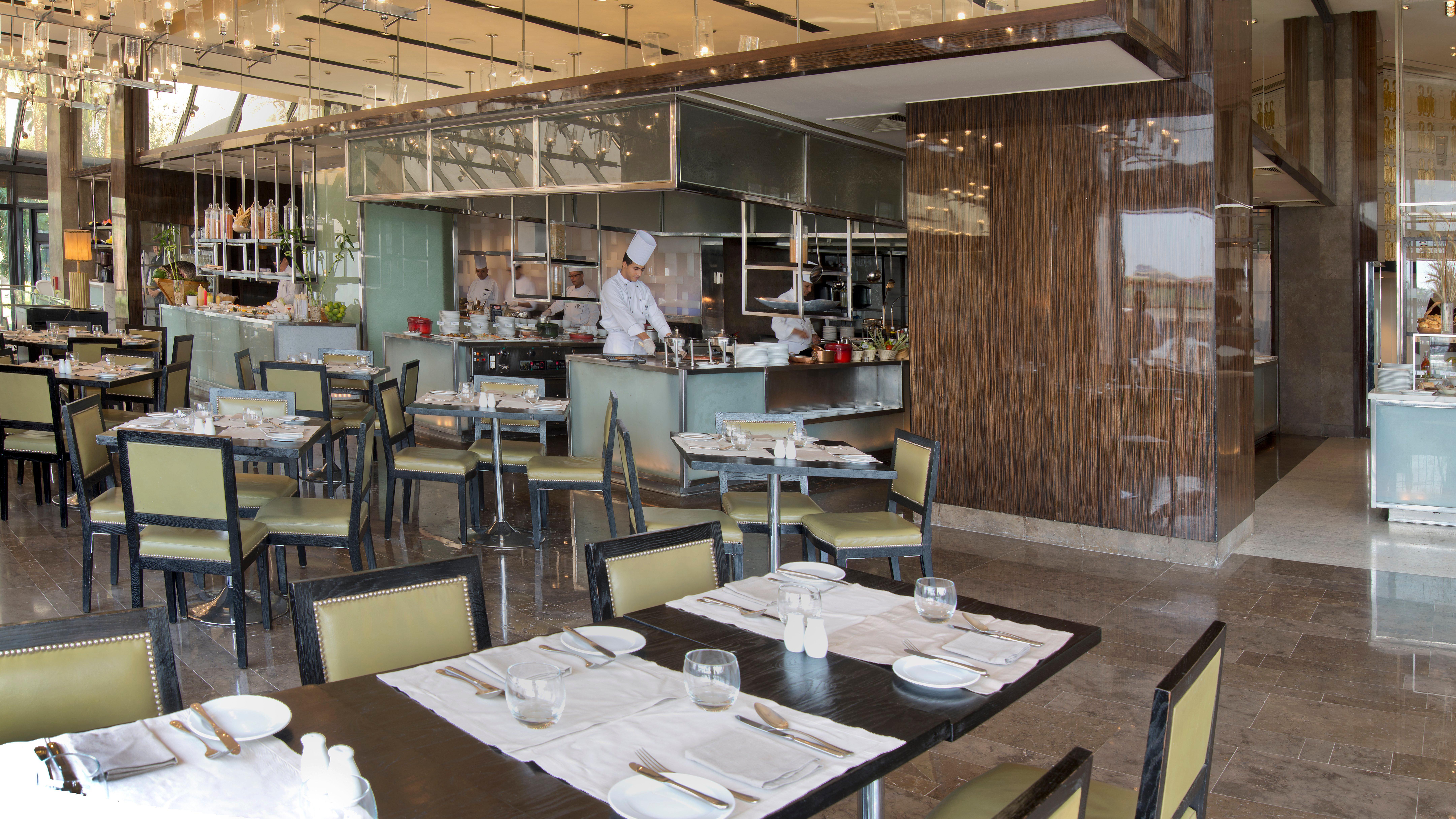 开罗塞米勒米斯洲际酒店 外观 照片 The restaurant's interior