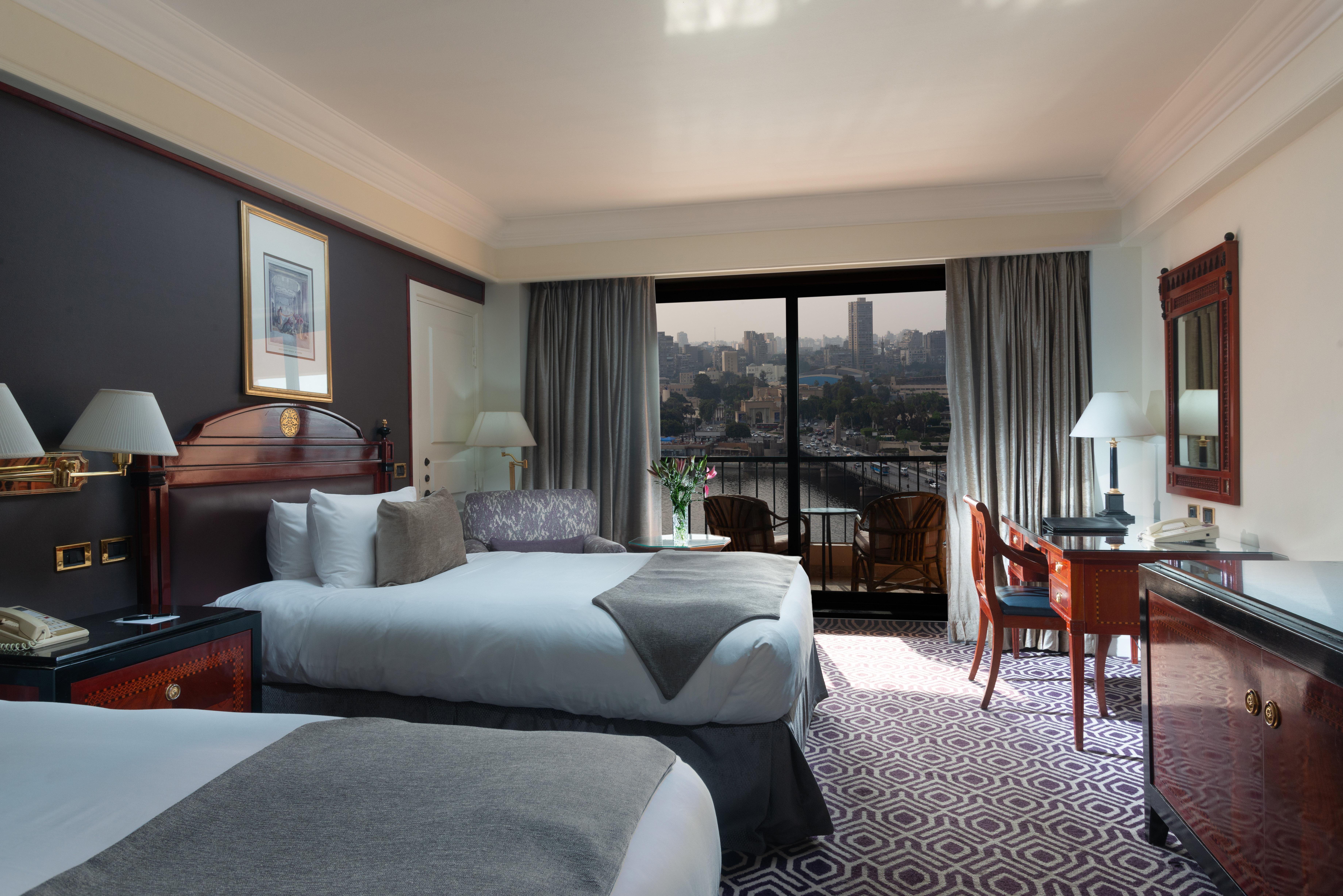 开罗塞米勒米斯洲际酒店 外观 照片 A room at the Nile Ritz-Carlton