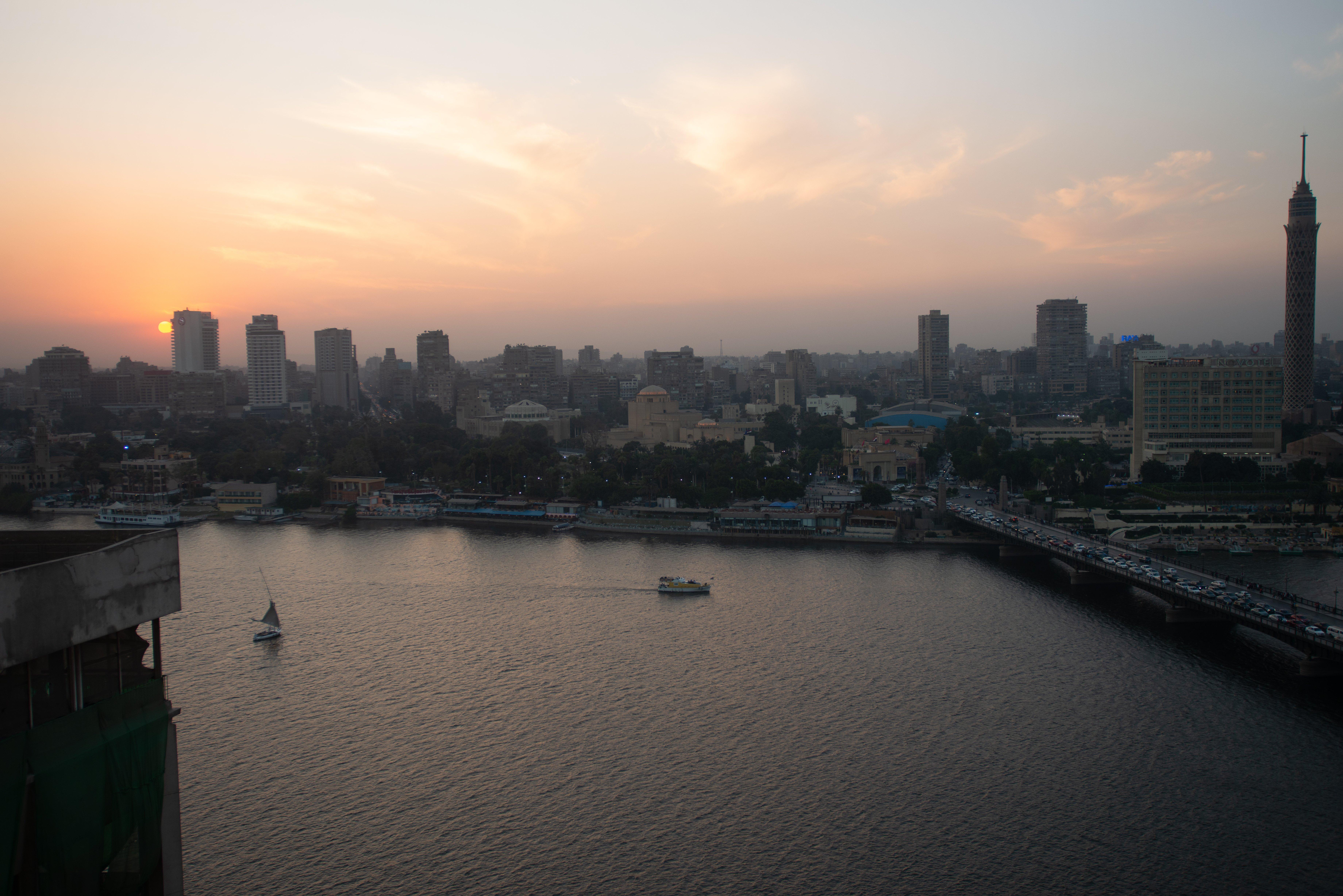 开罗塞米勒米斯洲际酒店 外观 照片 Sunset over the river