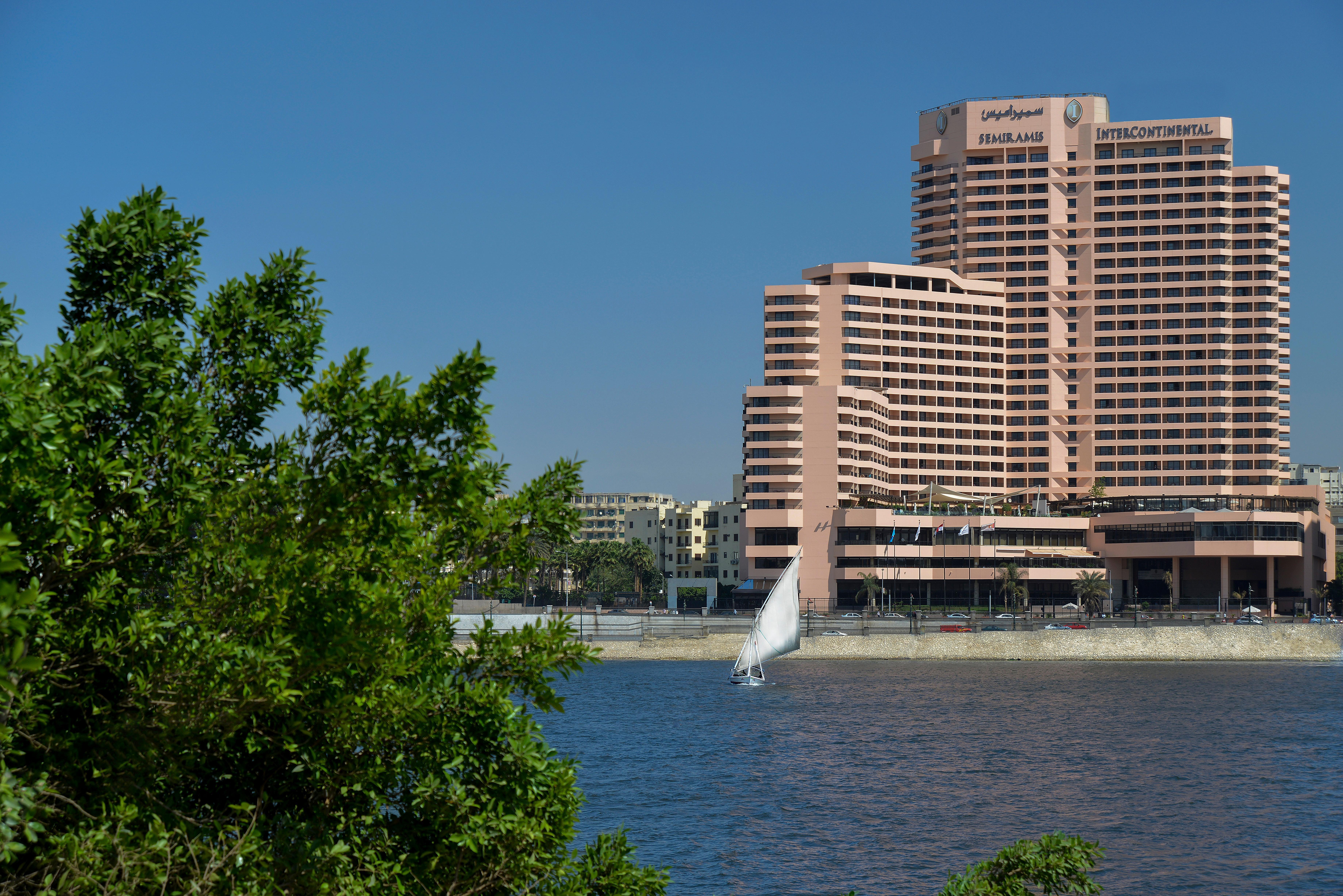 开罗塞米勒米斯洲际酒店 外观 照片 The hotel in 2012